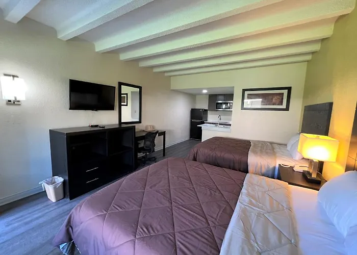 James River Inn & Suites