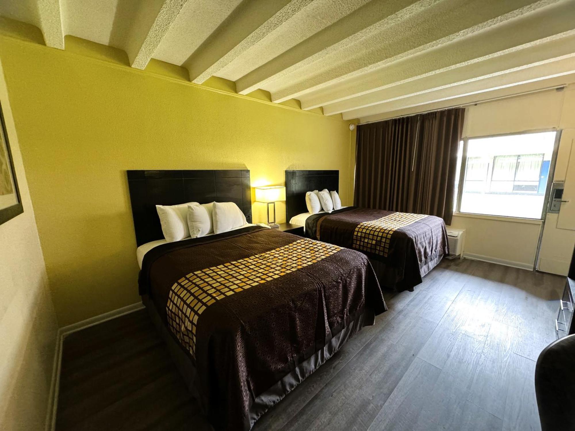 Motel River & Newport News